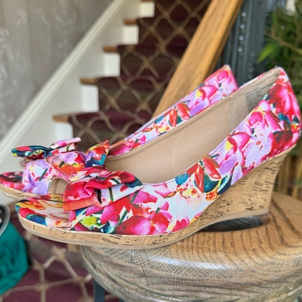 Dex flex comfort ladies floral wedges very good condition nine wide 3 inch heel